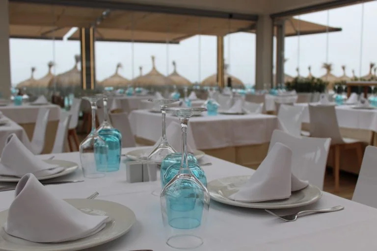 Detalles de decoración en las mesas del Restaurante La Caracola